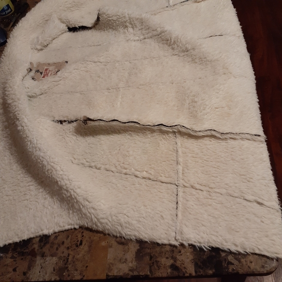 Vast with fur inside - Picture 5 of 8